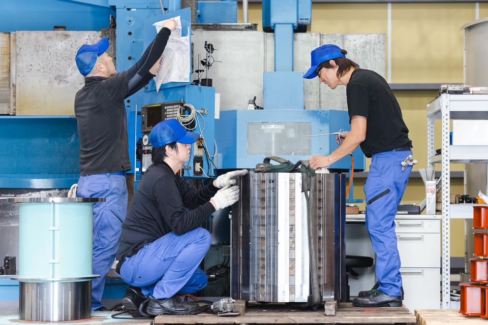 ミーティングをしている従業員の画像